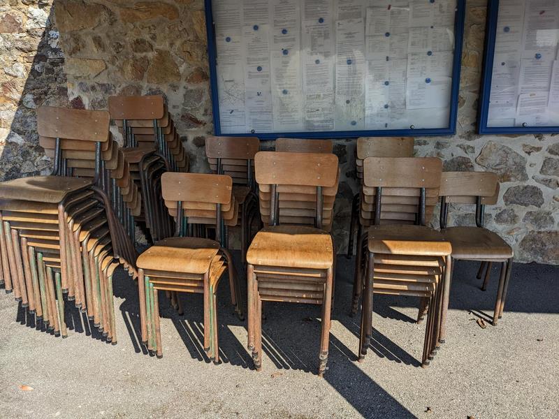 CHAISES A DONNER